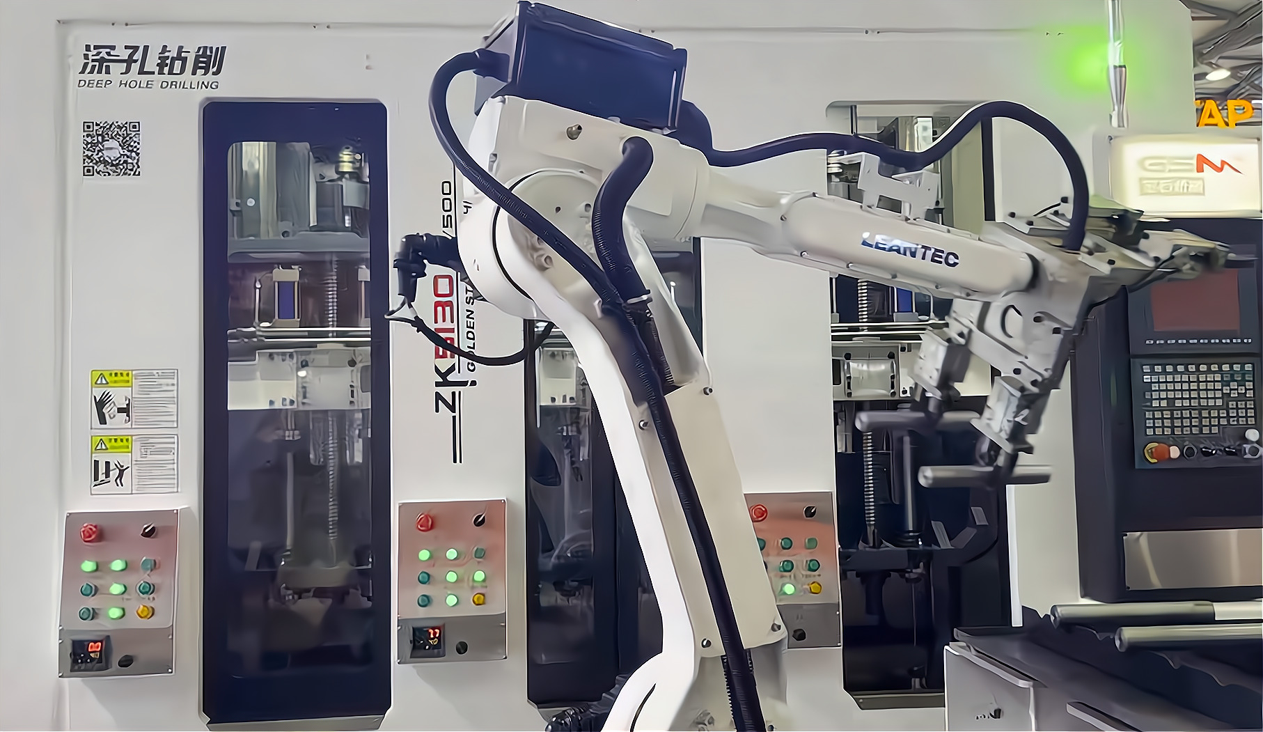 ZK5120×6/500 倒立六軸深孔鉆床配置六軸機器人，加工新能源電機軸單機自動化